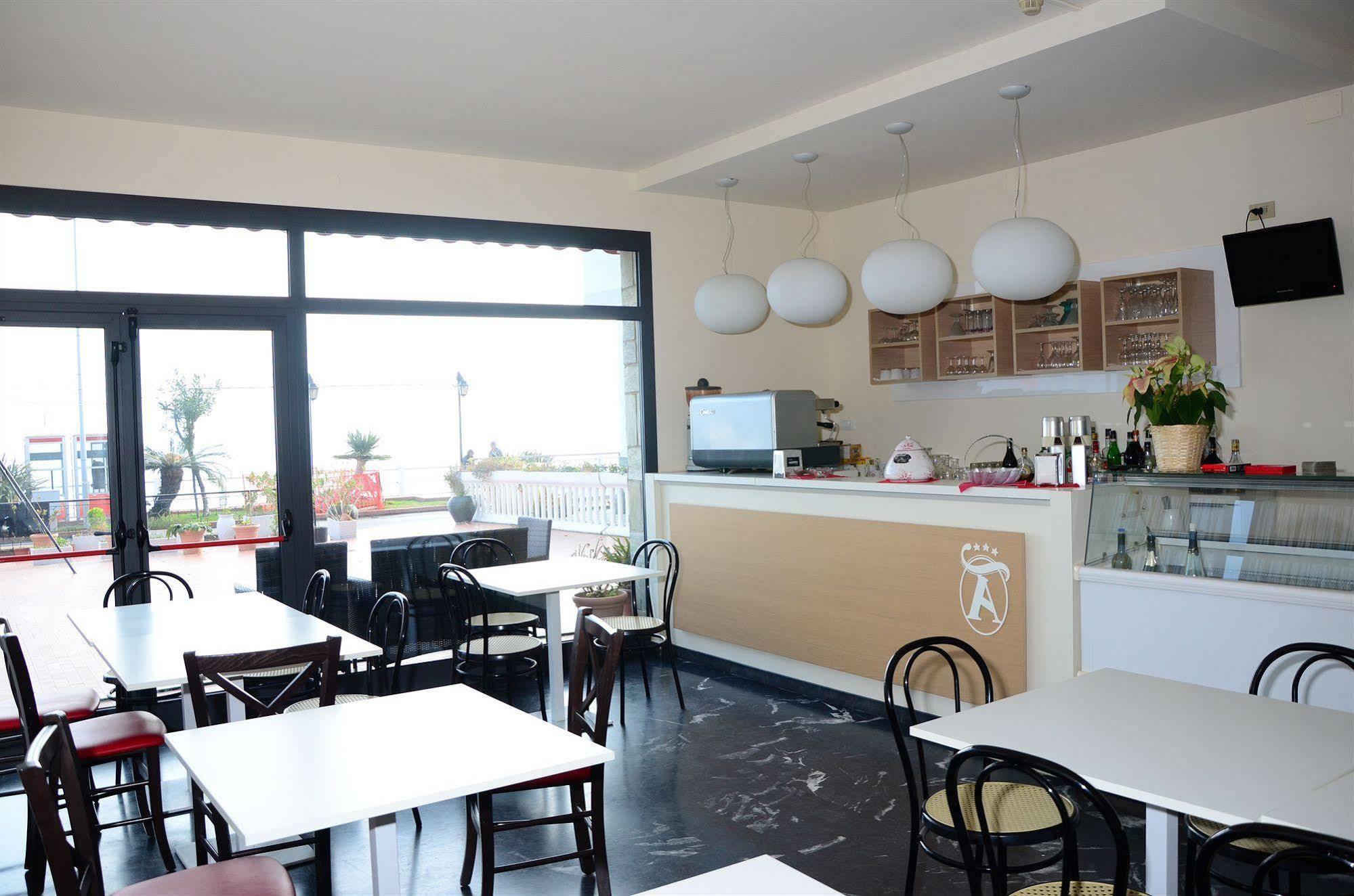 לאיגואליה Hotel Aquilia מראה חיצוני תמונה